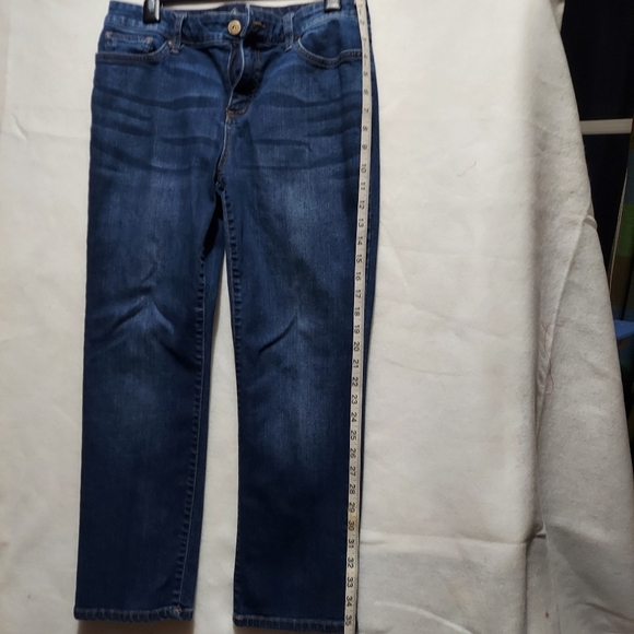 St. John's Bay regular rise, straight leg Jeans.  10 petite short. - Picture 4 of 9